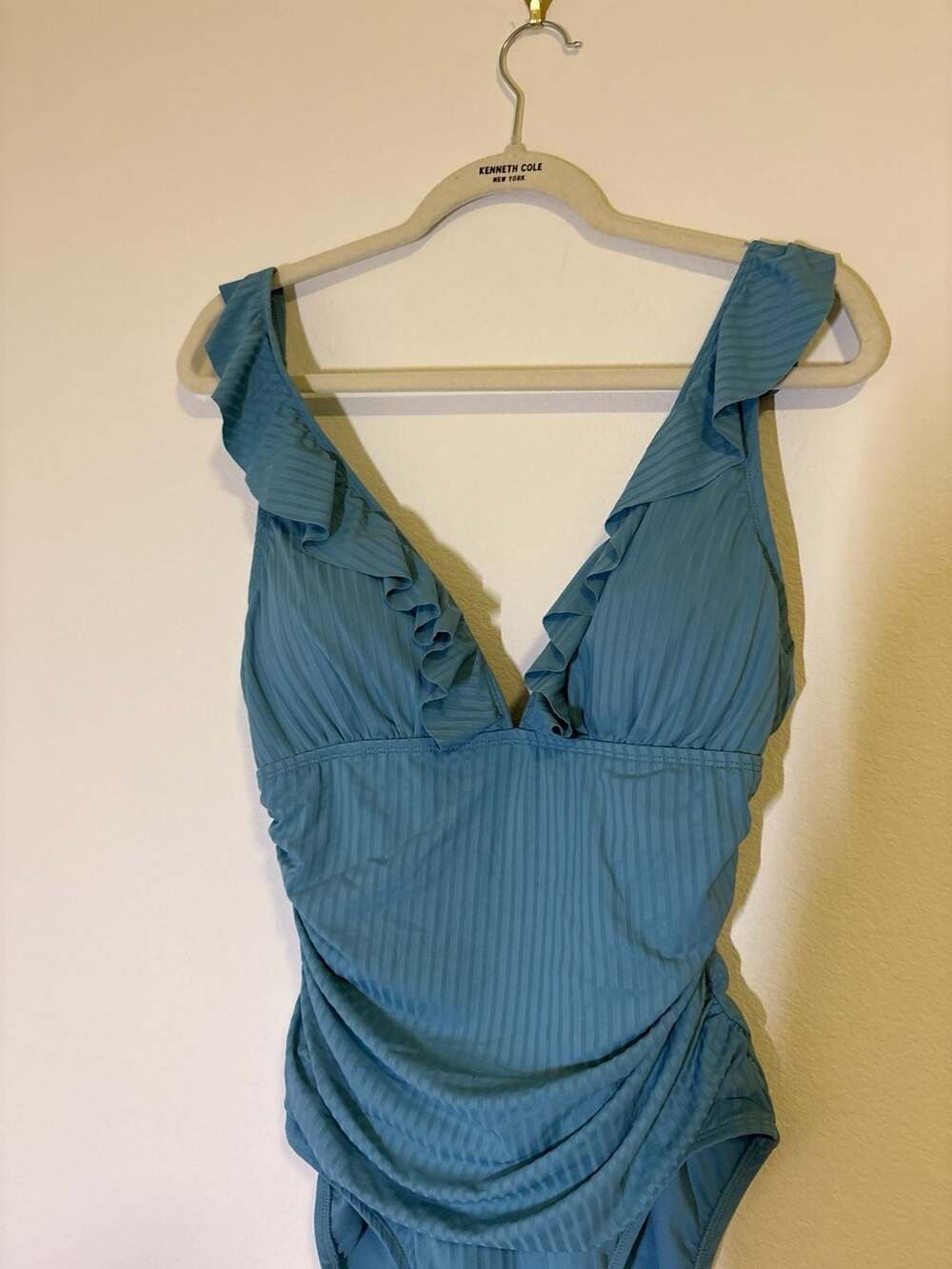 Ellen Tracy Ruffle V-Neck Ribbed One Piece Swimsuit Size 10 - Picture 3 of 7
